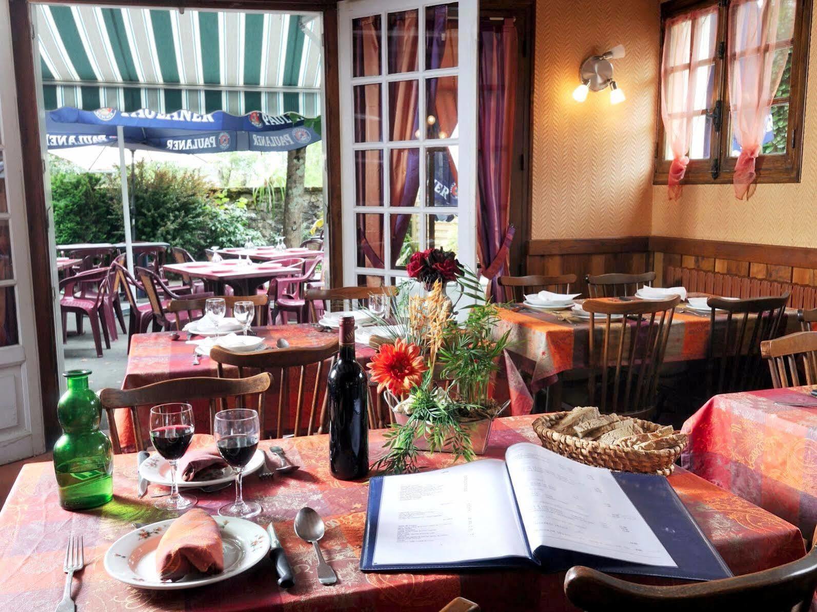 Logis Hotel Restaurant L'Oustal Naves  Exterior photo