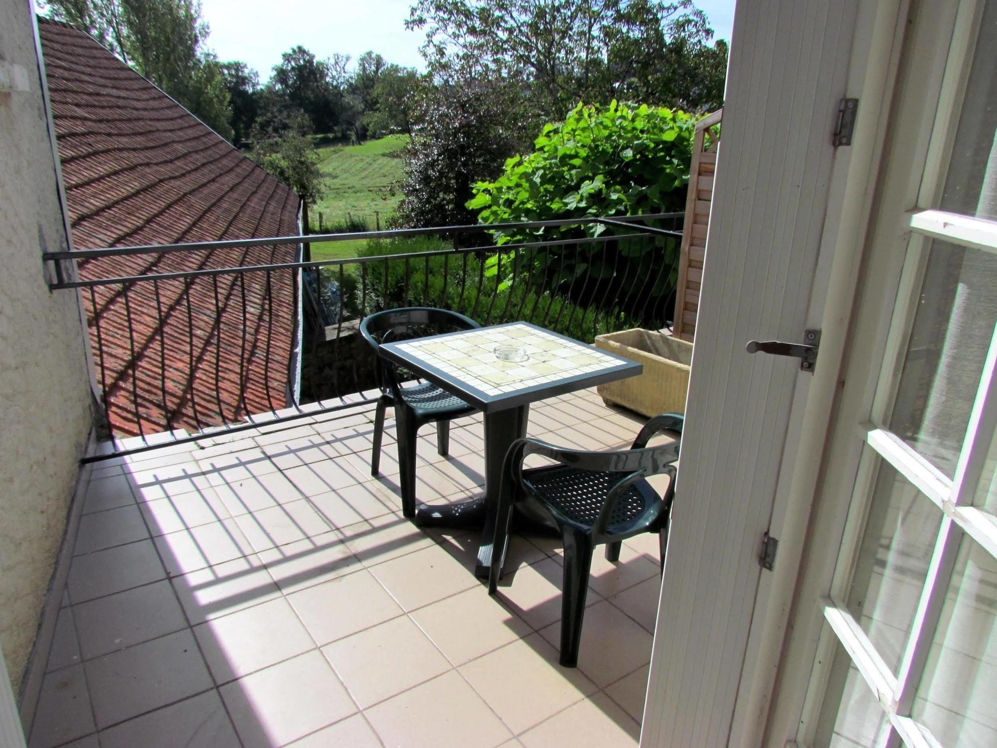 Logis Hotel Restaurant L'Oustal Naves  Exterior photo